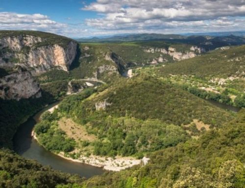 LE SERRE DE TOUR SUR LA ROUTE DES GORGES