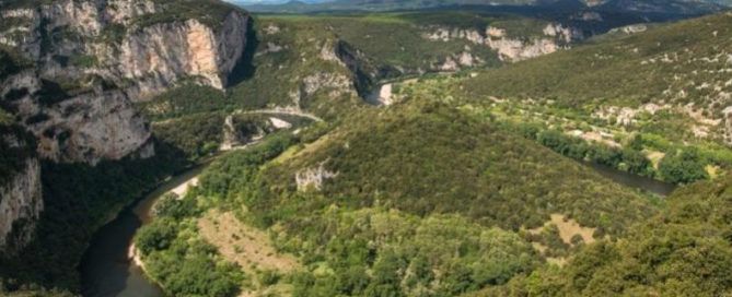 LE SERRE DE TOUR SUR LA ROUTE DES GORGES